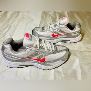 WOMENS NIKE INITIATOR White Silver & Pink Sneakers - SIZE 9.5 Gently used